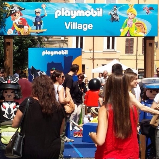 tour promozione giocattoli playmobil area gioco animazione