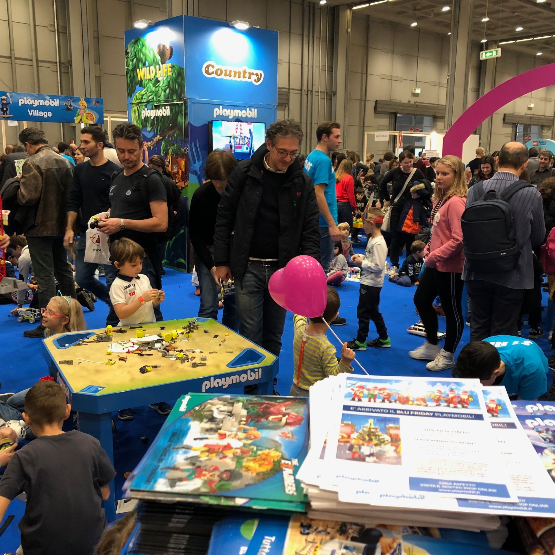 tour promozione giocattoli playmobil area gioco animazione