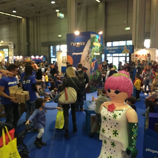 tour promozione giocattoli playmobil area gioco animazione